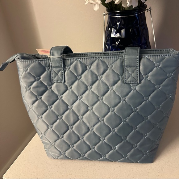 Betsey Johnson NWT quilted shoulder/tote bag. - Picture 7 of 10
